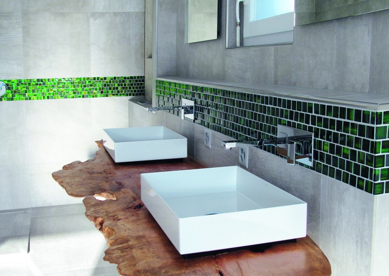 Baumstamm Badezimmer