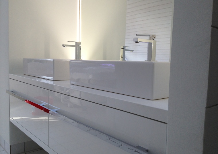 Hochglanz Badezimmer